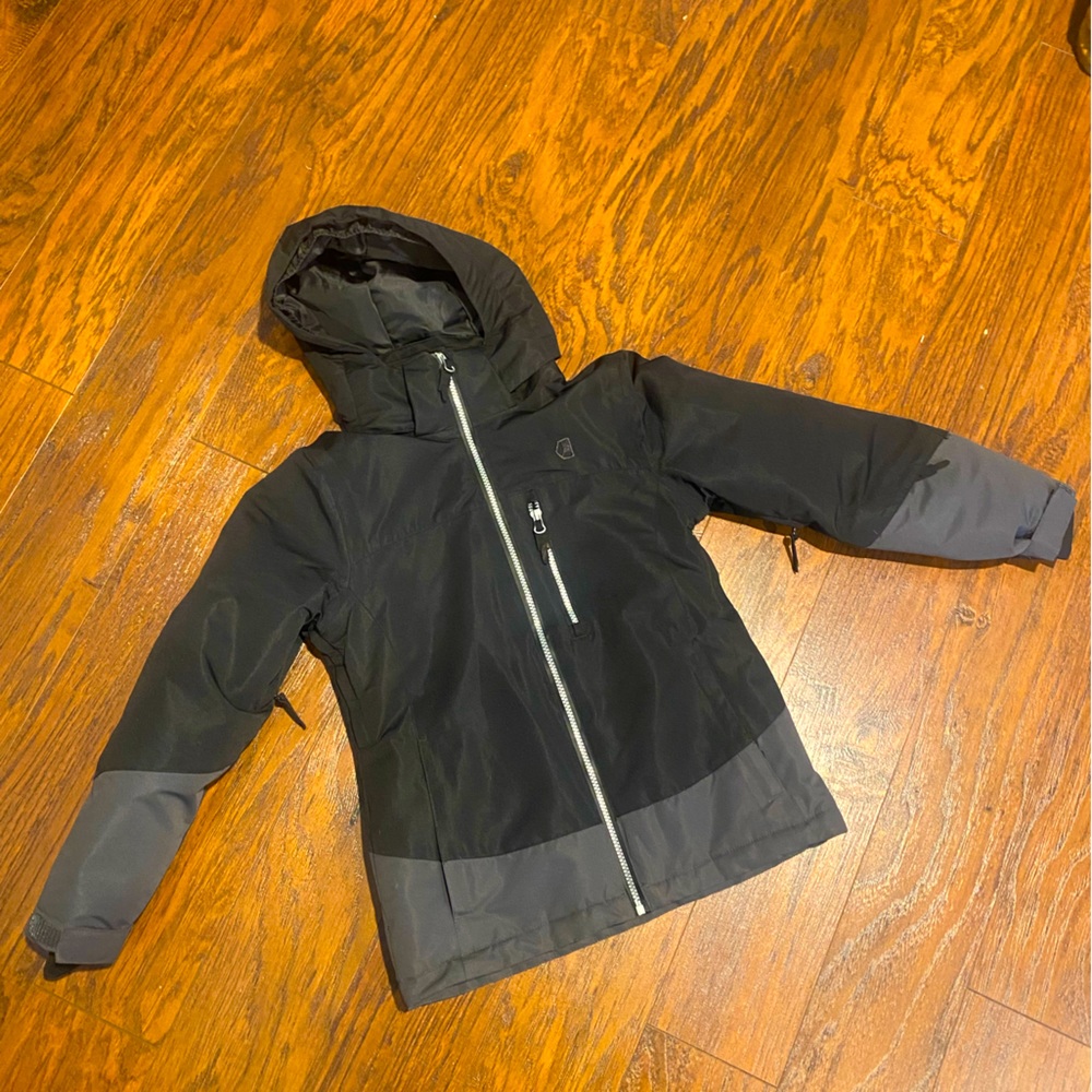 *LIKE NEW* kids Liquid snow jacket. Size medium. Black/gray